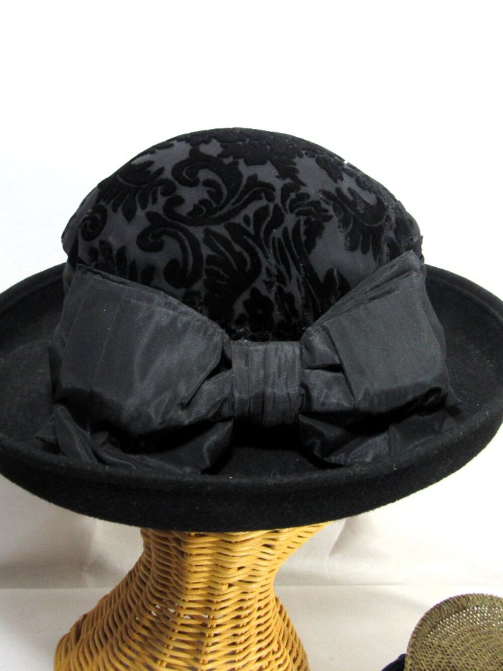 TOUCAN  VINTAGE CHURCH HAT BLACK SIZE 7.5 HAS THE ENGLISH LADY LOOK